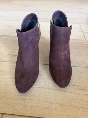 Vince Camuto brown suede ankle boots. Size 7